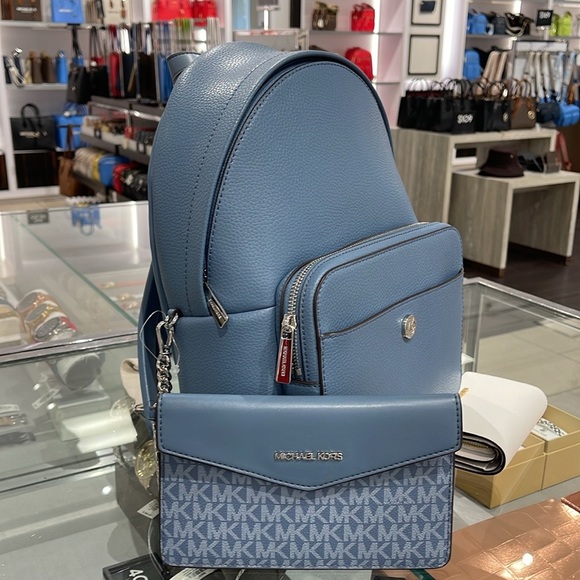 MICHAEL KORS 
Maisie Medium Pebbled Leather 2-in-1 Backpack
Denim 
NWT - Picture 13 of 16